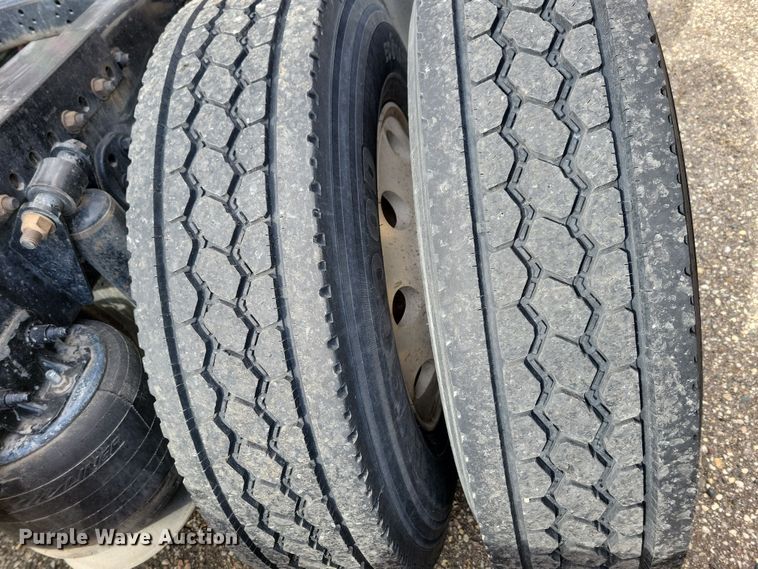 image for item NB9868 2016 Freightliner Cascadia 125 semi truck