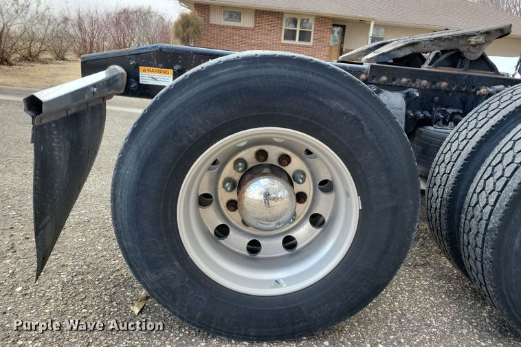 image for item NB9868 2016 Freightliner Cascadia 125 semi truck