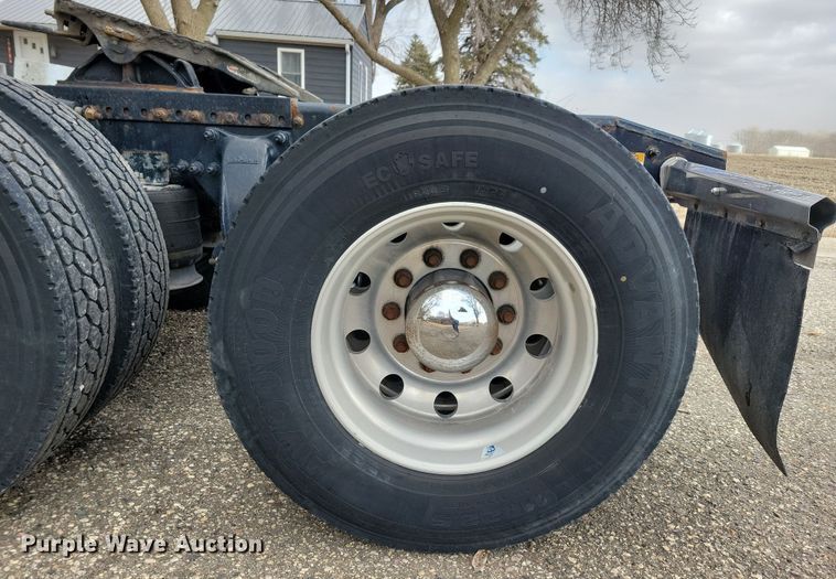 image for item NB9868 2016 Freightliner Cascadia 125 semi truck