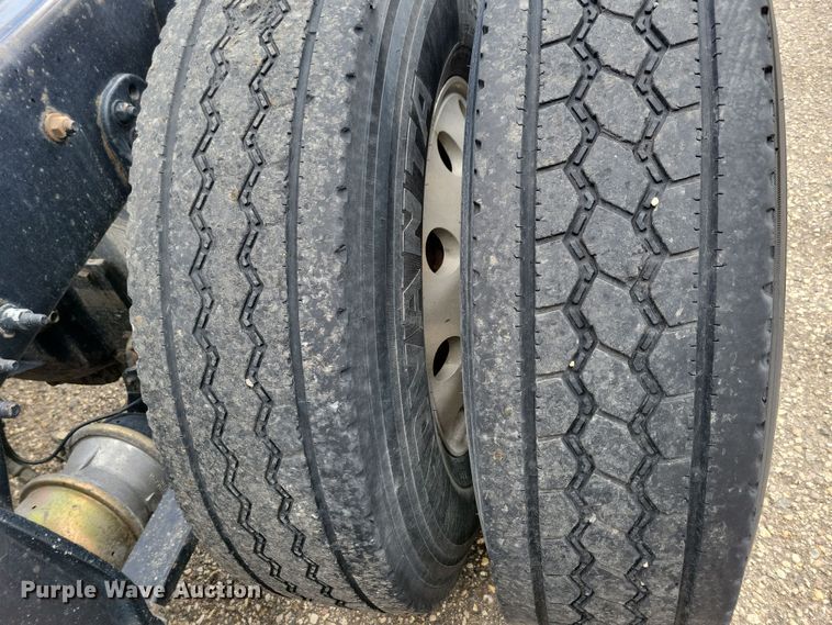 image for item NB9868 2016 Freightliner Cascadia 125 semi truck