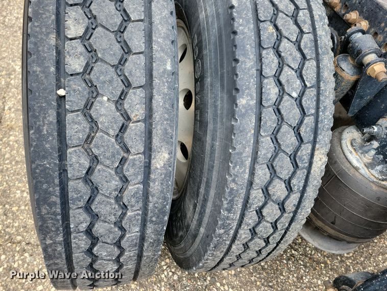 image for item NB9868 2016 Freightliner Cascadia 125 semi truck