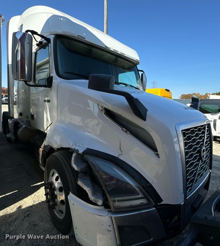 image for item YA0114 2020 Volvo VN semi truck