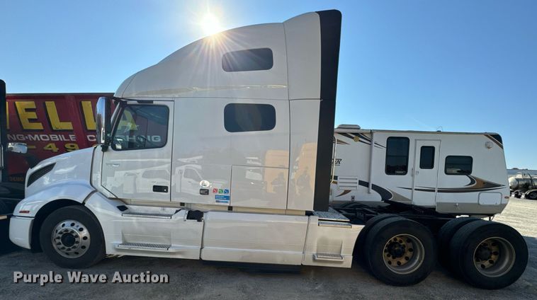 image for item YA0114 2020 Volvo VN semi truck
