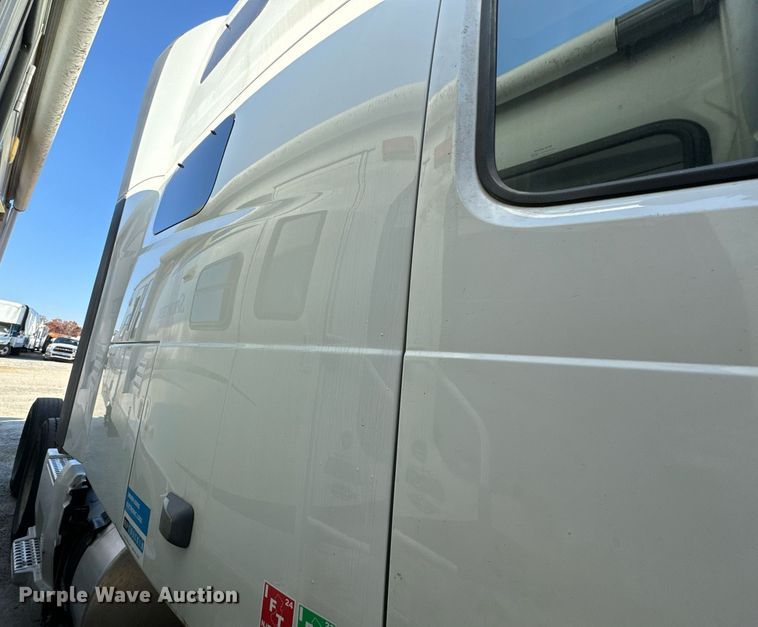 image for item YA0114 2020 Volvo VN semi truck