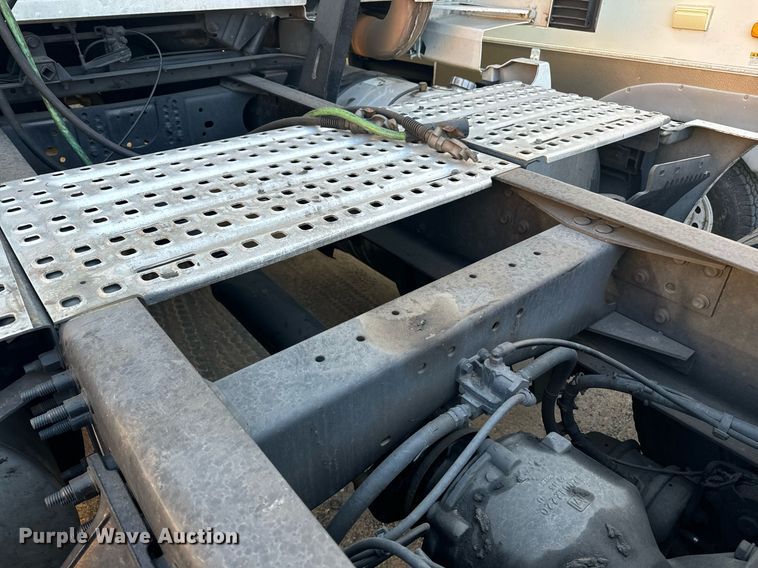 image for item YA0114 2020 Volvo VN semi truck