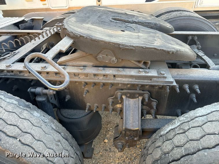 image for item YA0114 2020 Volvo VN semi truck