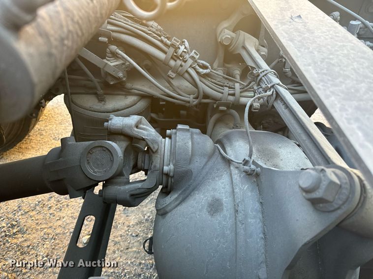 image for item YA0114 2020 Volvo VN semi truck