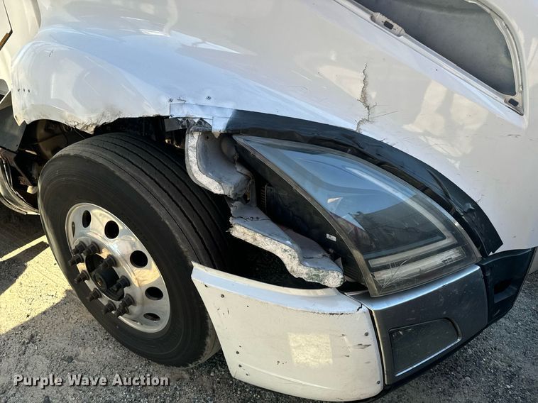 image for item YA0114 2020 Volvo VN semi truck