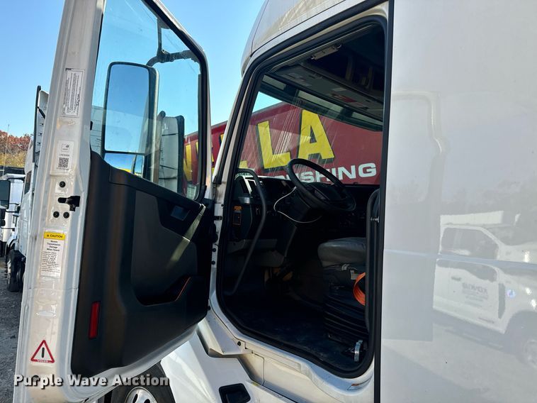 image for item YA0114 2020 Volvo VN semi truck