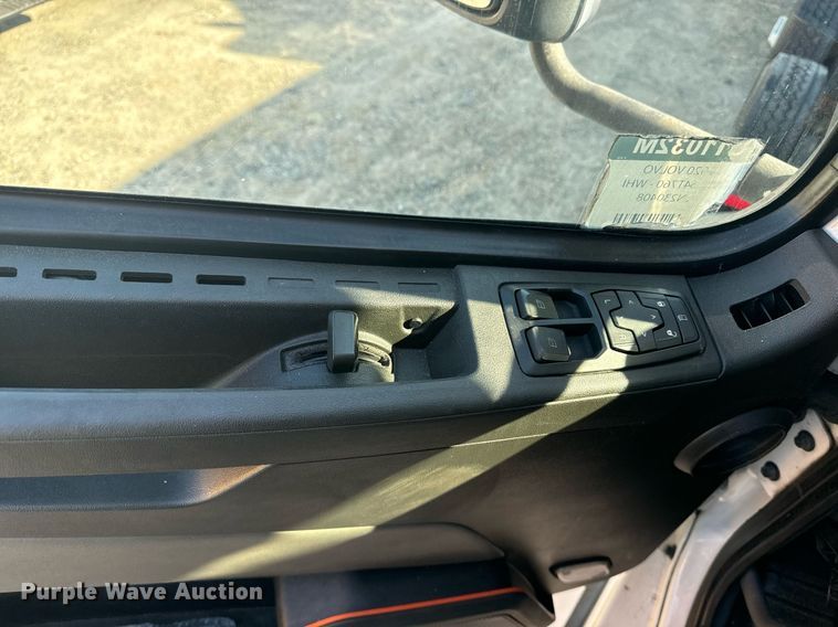 image for item YA0114 2020 Volvo VN semi truck