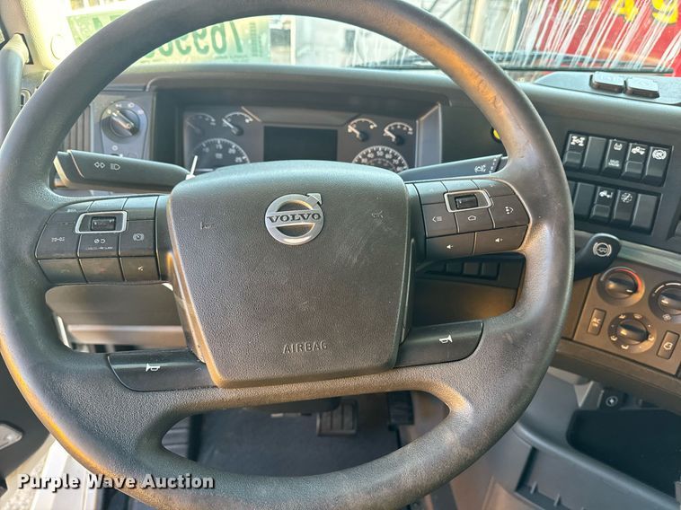 image for item YA0114 2020 Volvo VN semi truck