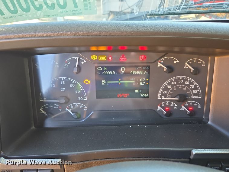 image for item YA0114 2020 Volvo VN semi truck