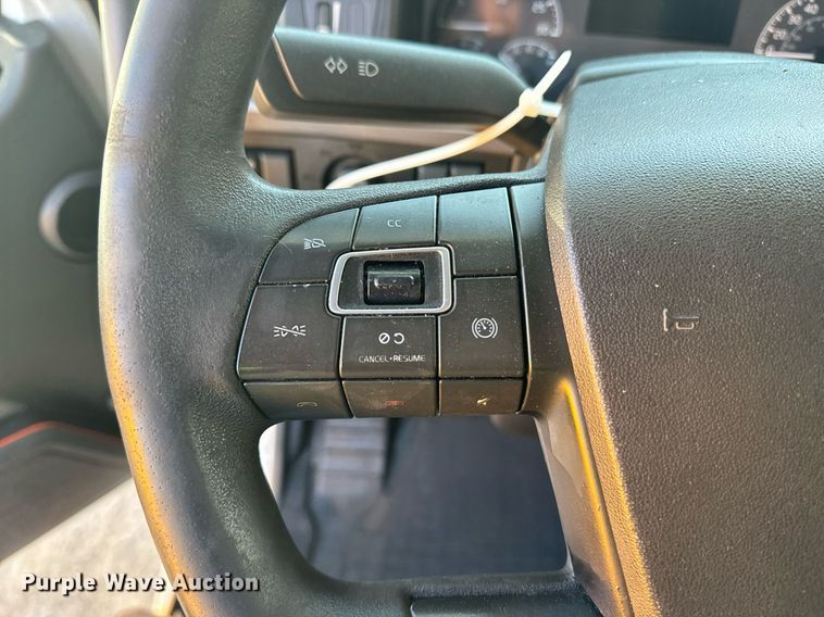 image for item YA0114 2020 Volvo VN semi truck