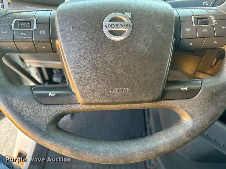 image for item YA0114 2020 Volvo VN semi truck