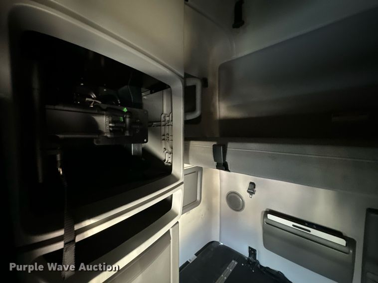 image for item YA0114 2020 Volvo VN semi truck