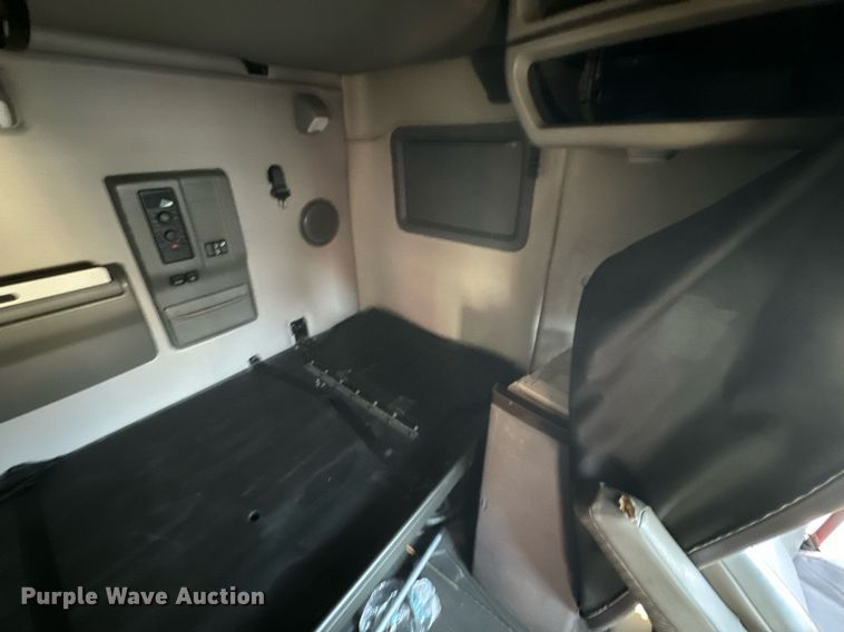 image for item YA0114 2020 Volvo VN semi truck