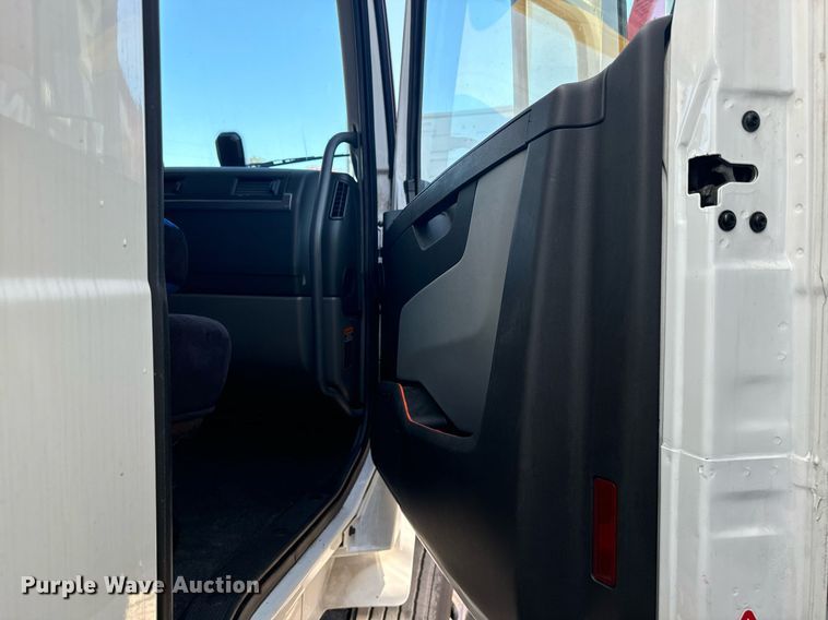 image for item YA0114 2020 Volvo VN semi truck