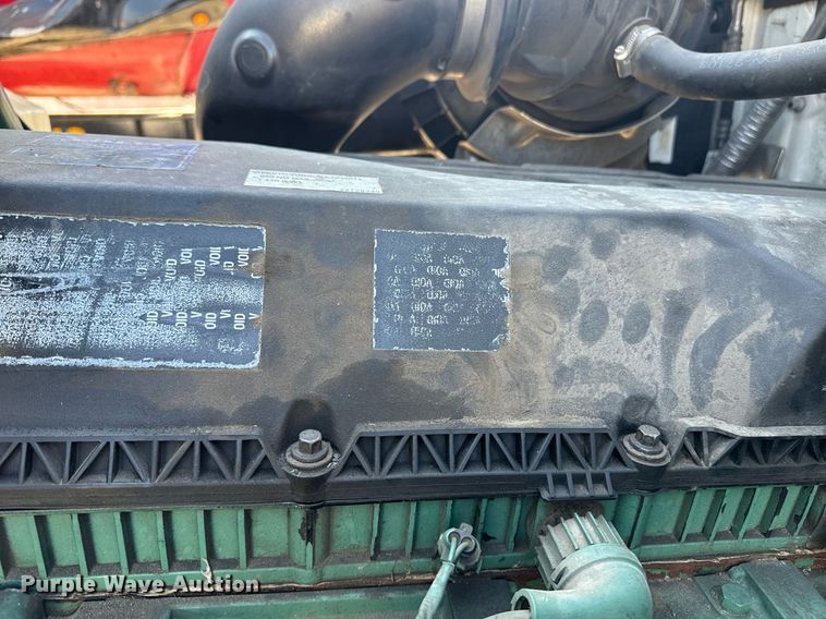 image for item YA0114 2020 Volvo VN semi truck