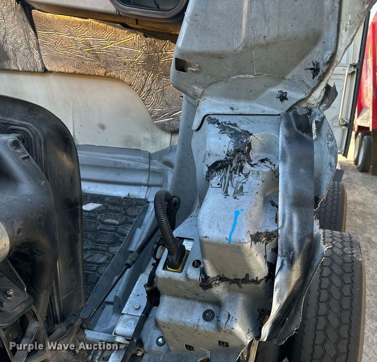 image for item YA0114 2020 Volvo VN semi truck