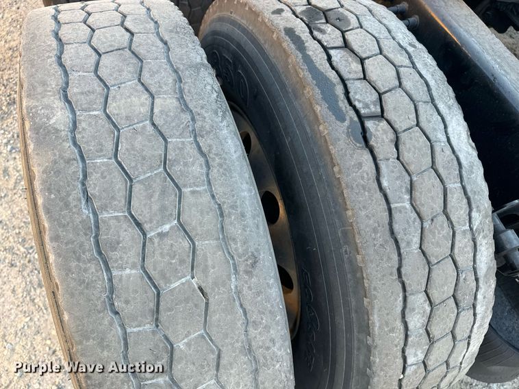 image for item YA0114 2020 Volvo VN semi truck