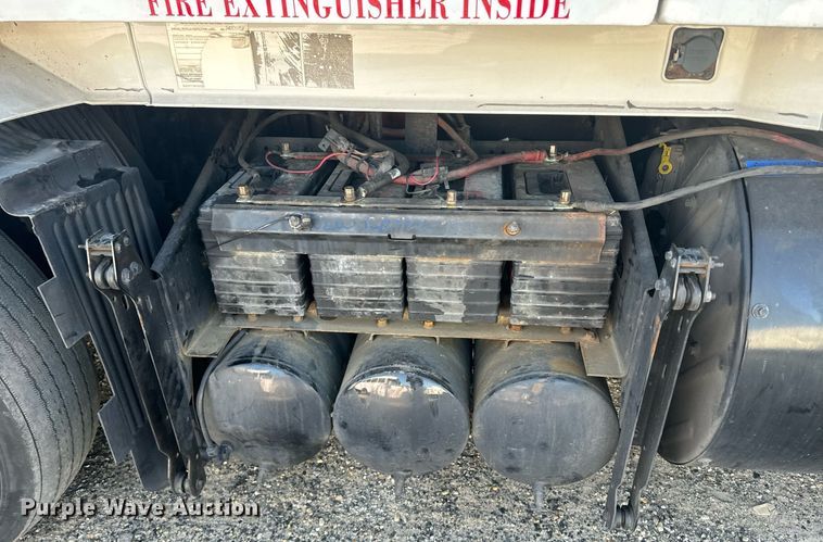 image for item YA0115 2020 Volvo VN semi truck