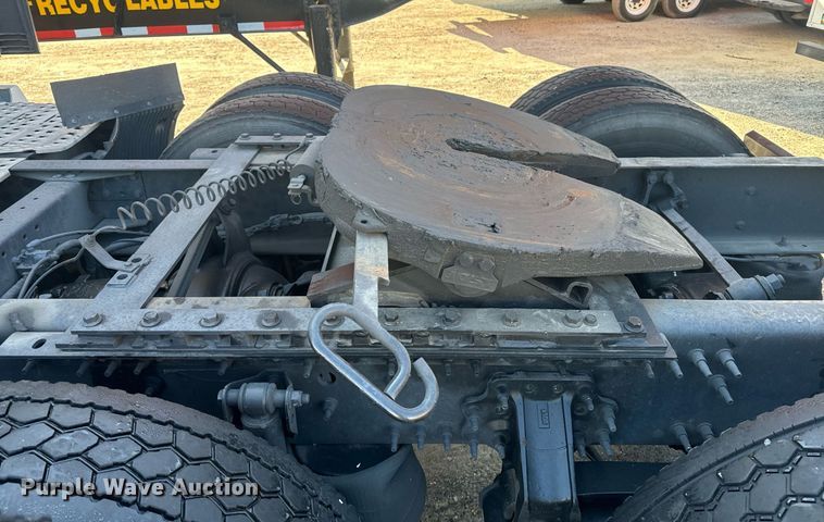 image for item YA0115 2020 Volvo VN semi truck