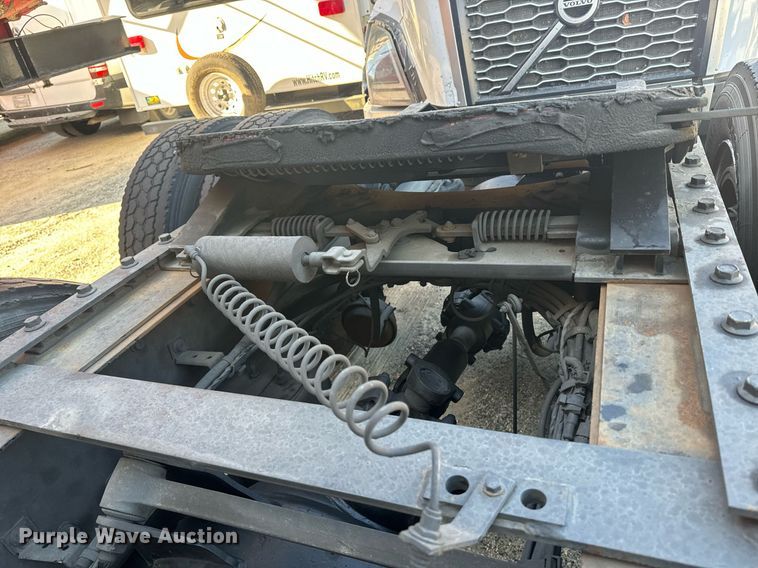 image for item YA0115 2020 Volvo VN semi truck