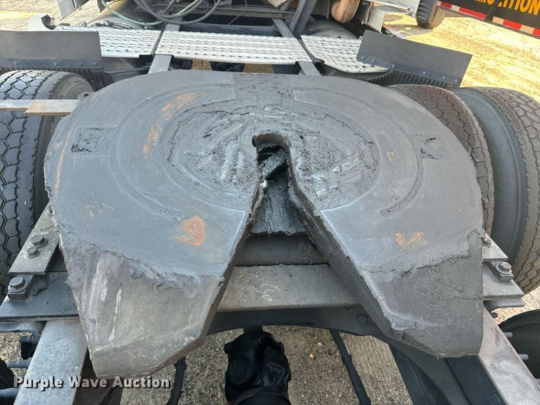 image for item YA0115 2020 Volvo VN semi truck