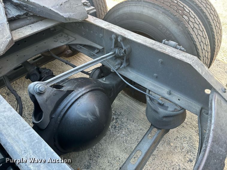 image for item YA0115 2020 Volvo VN semi truck