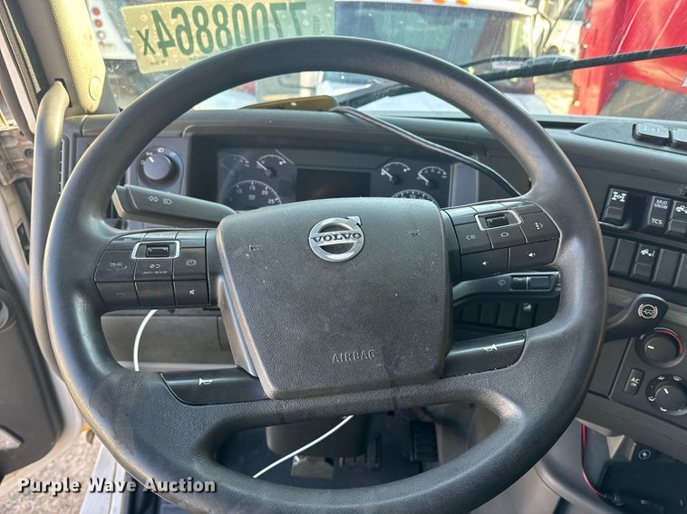 image for item YA0115 2020 Volvo VN semi truck