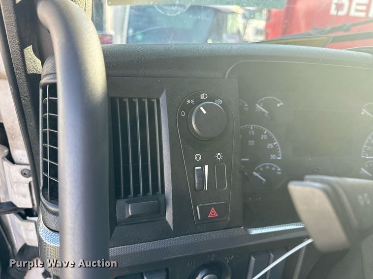 image for item YA0115 2020 Volvo VN semi truck