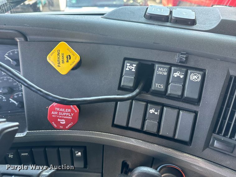 image for item YA0115 2020 Volvo VN semi truck