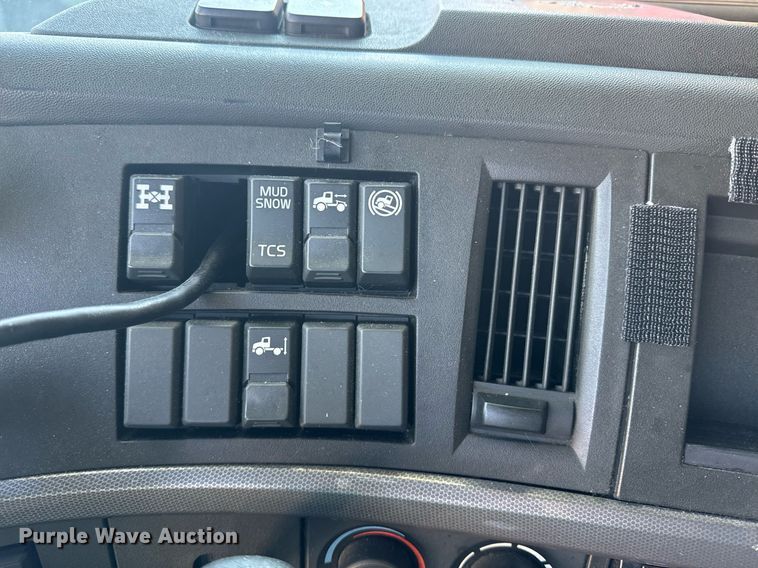 image for item YA0115 2020 Volvo VN semi truck