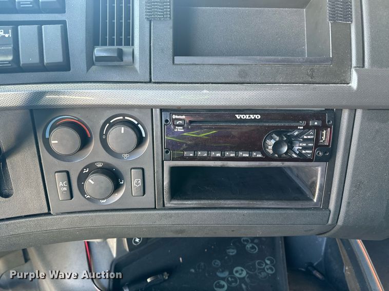 image for item YA0115 2020 Volvo VN semi truck