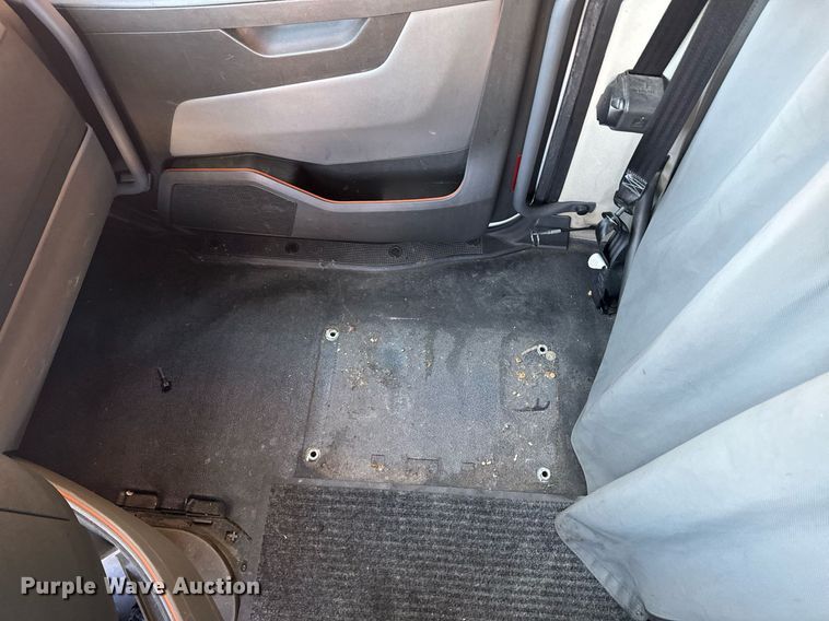 image for item YA0115 2020 Volvo VN semi truck