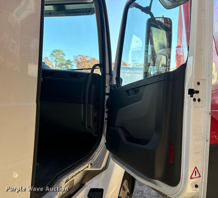 image for item YA0115 2020 Volvo VN semi truck