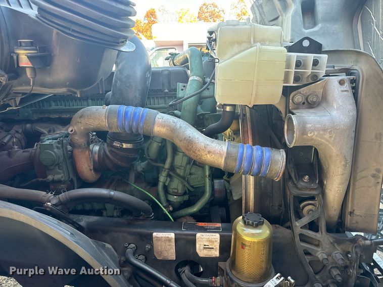 image for item YA0115 2020 Volvo VN semi truck