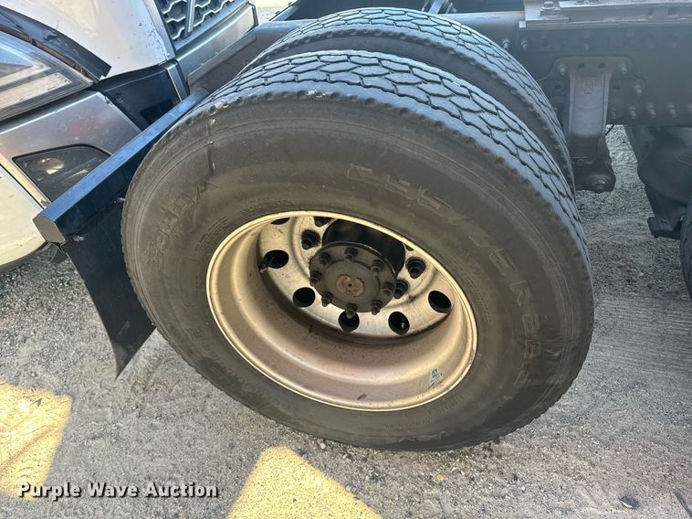 image for item YA0115 2020 Volvo VN semi truck