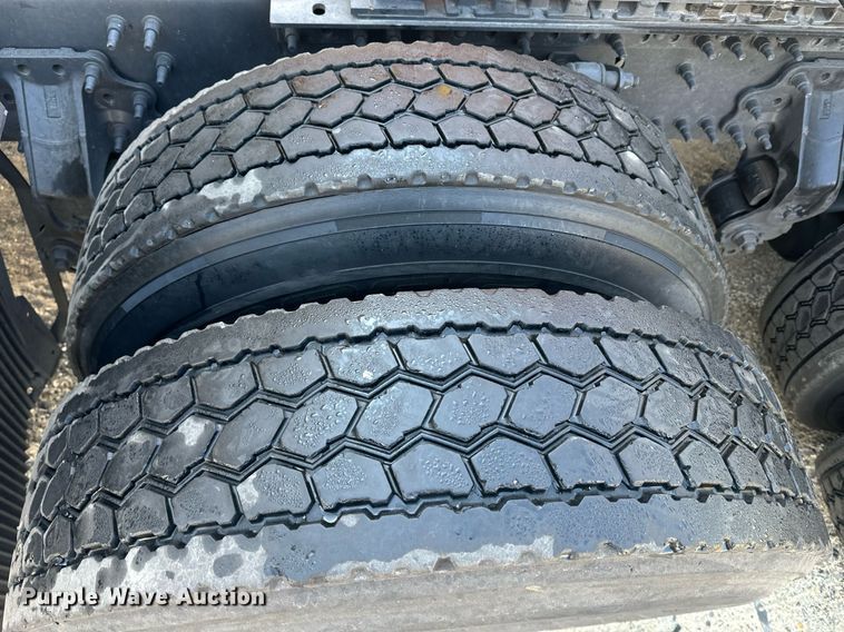 image for item YA0115 2020 Volvo VN semi truck