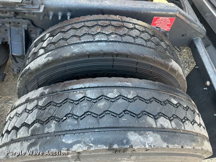 image for item YA0115 2020 Volvo VN semi truck