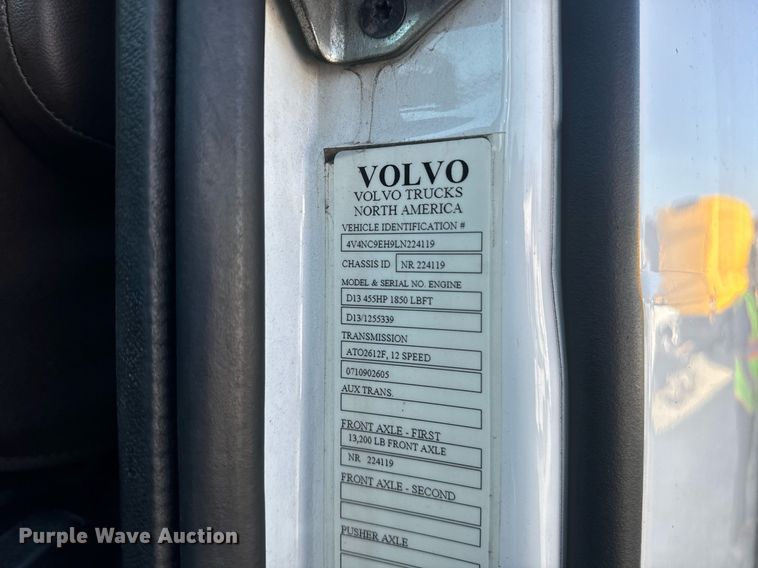 image for item YA0115 2020 Volvo VN semi truck