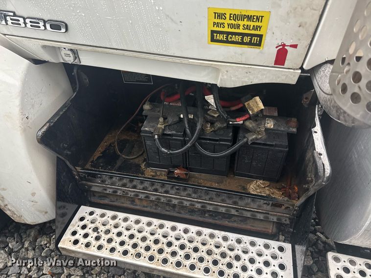 image for item YA0138 2017 Kenworth T880 semi truck