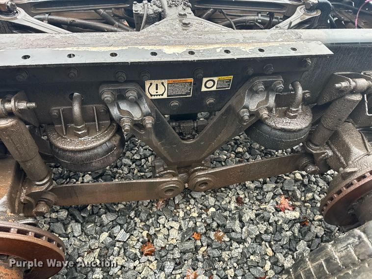 image for item YA0138 2017 Kenworth T880 semi truck