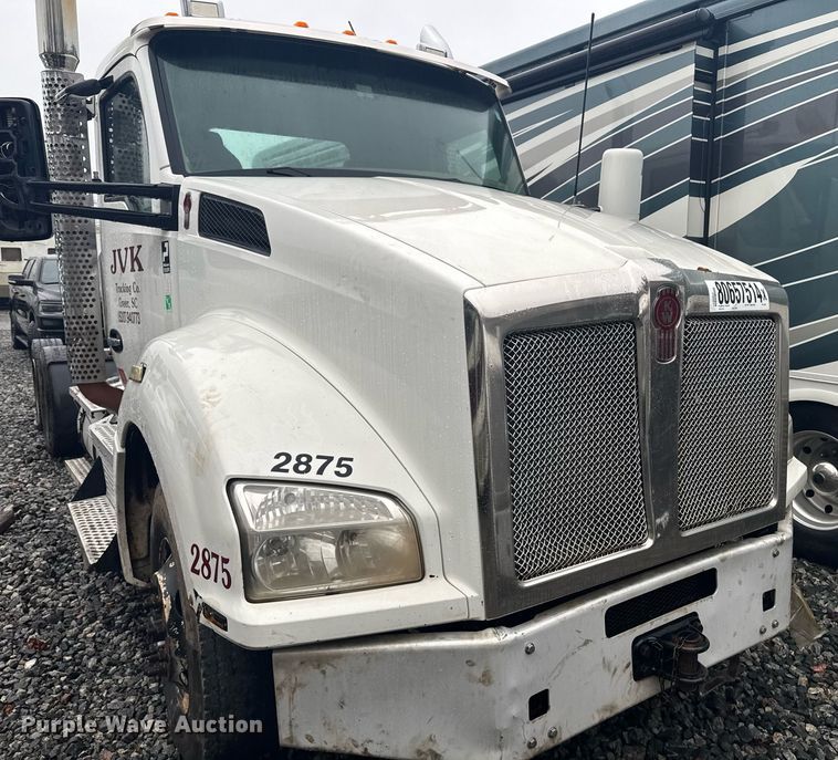 image for item YA0138 2017 Kenworth T880 semi truck
