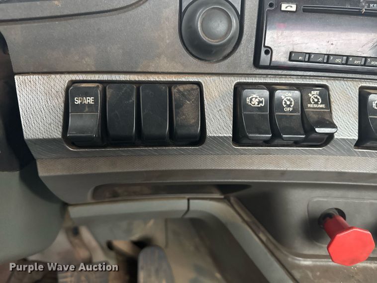 image for item YA0138 2017 Kenworth T880 semi truck