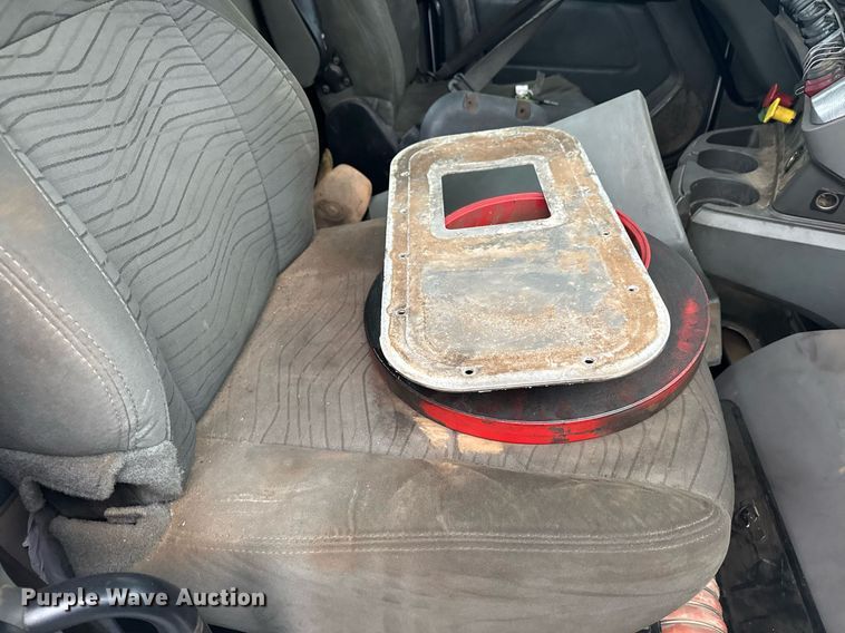 image for item YA0138 2017 Kenworth T880 semi truck