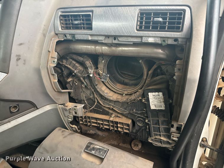 image for item YA0138 2017 Kenworth T880 semi truck