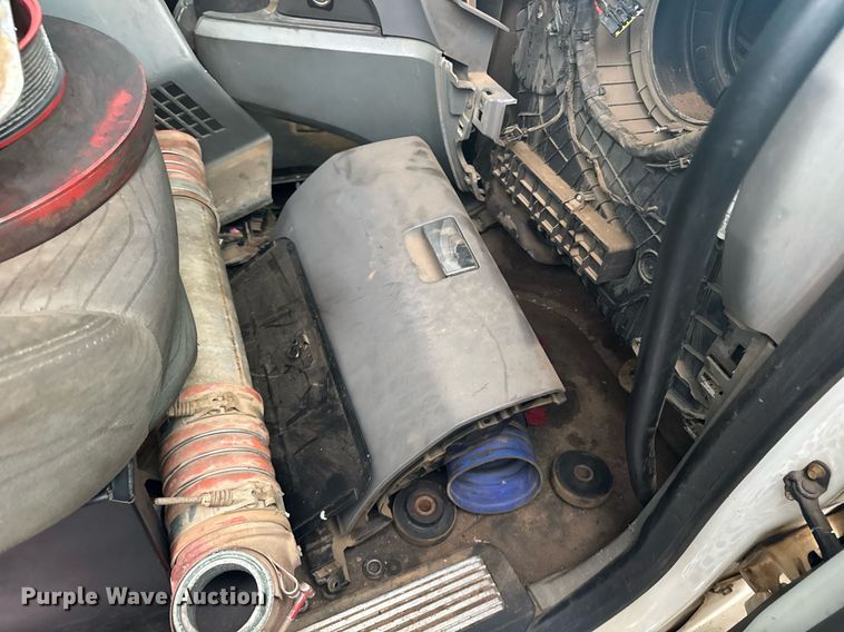 image for item YA0138 2017 Kenworth T880 semi truck