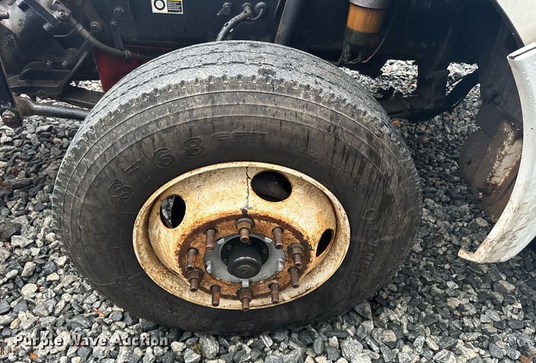 image for item YA0138 2017 Kenworth T880 semi truck