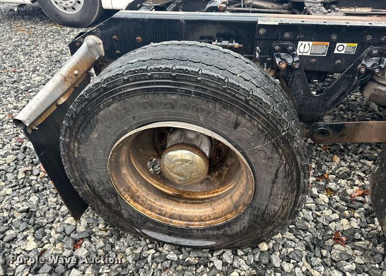 image for item YA0138 2017 Kenworth T880 semi truck